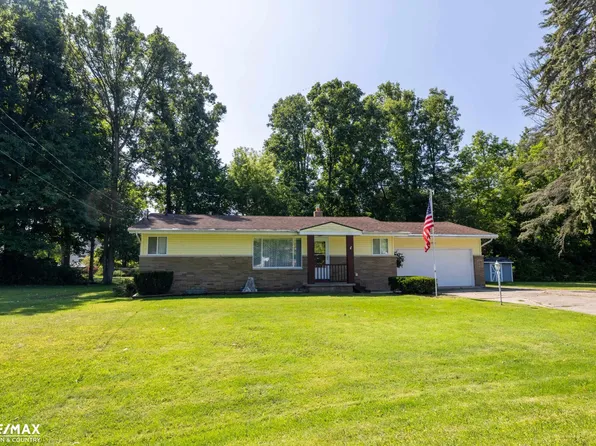 6543 Dalton Dr, Flushing, MI 48433