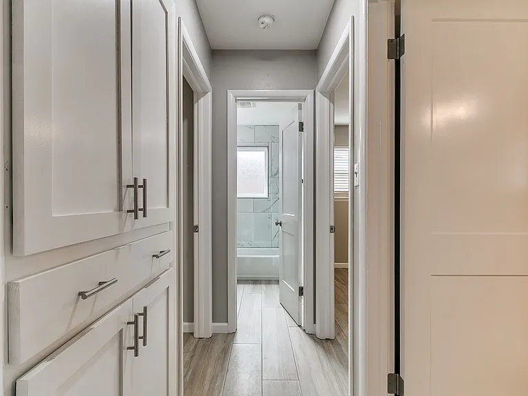 202 Thompson Dr — Photo 10