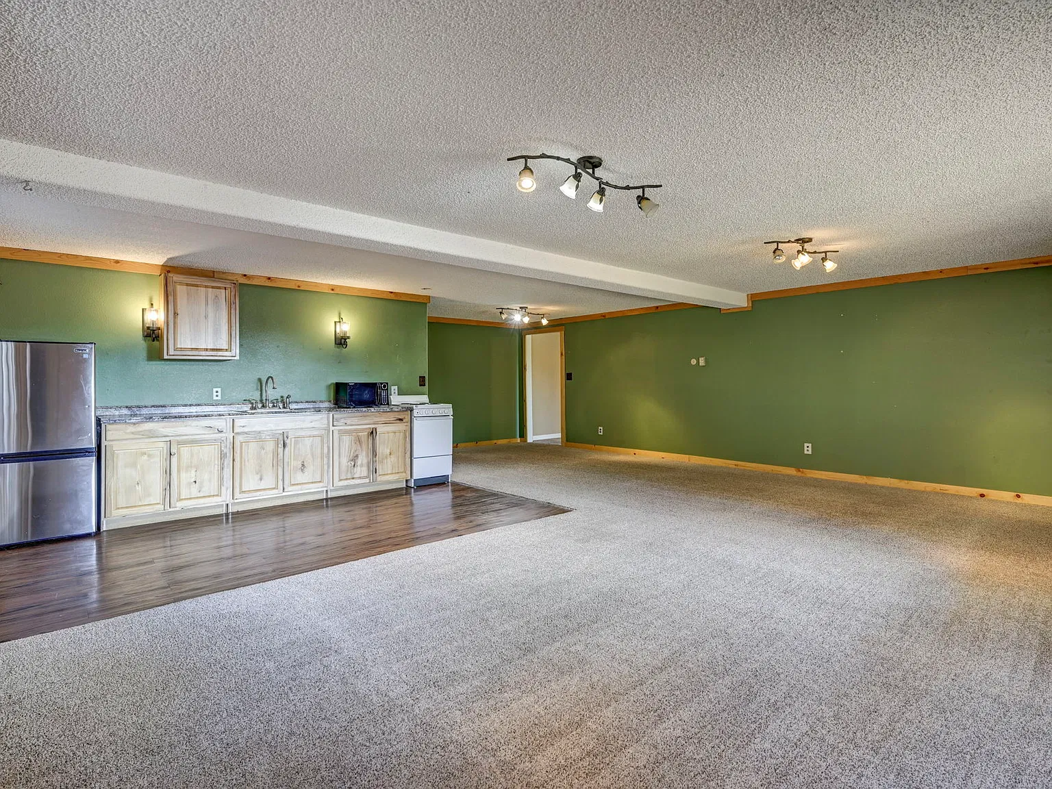 1 bed, 1.5 bath, 1800 sqft, $1,700 — Photo 4