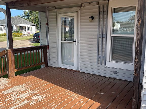 3rd image of 208 N Kearney Ave