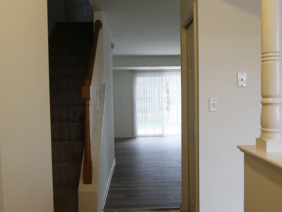 2nd image of 11 Ramsgate Ln