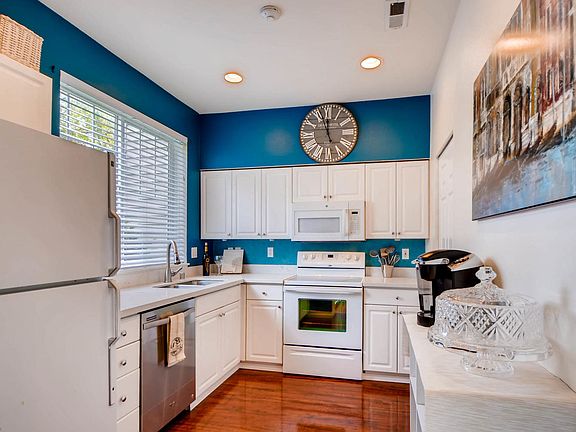 5th image of 17808 NE 96th Way Unit 3
