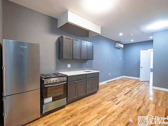 3rd image of 1326 Chisholm St #1
