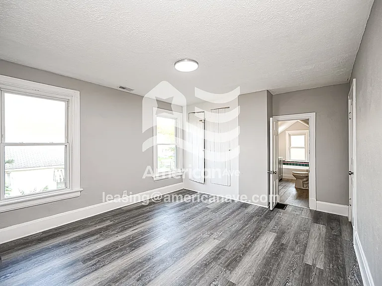 677641_007_main_bedroom_8.jpg