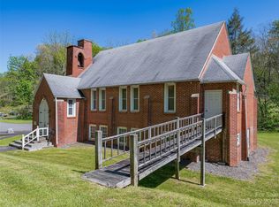11000 Double Island Rd, Green Mountain, NC 28740
