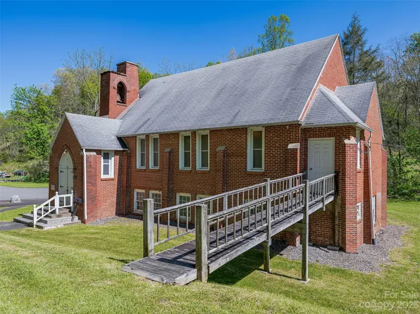 11000 Double Island Rd, Green Mountain, NC 28740
