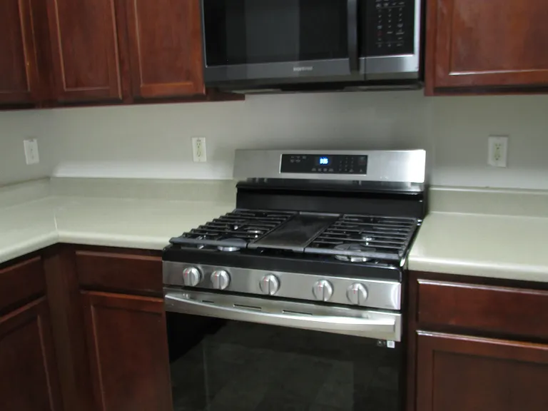 1471 Wilshire Way — Photo 3
