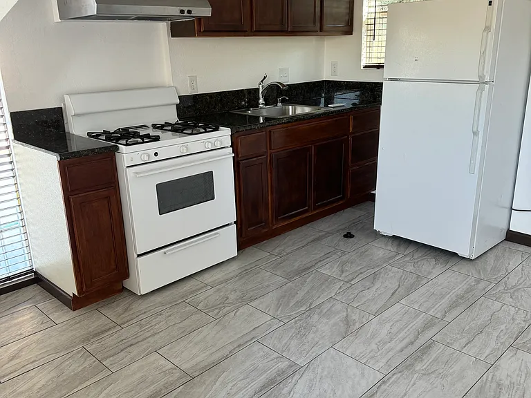 3464 S Calvin Ave — Photo 3