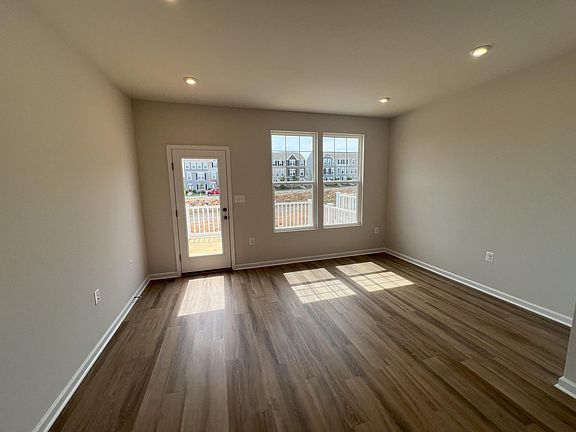 4th image of 94 Coolidge Ave