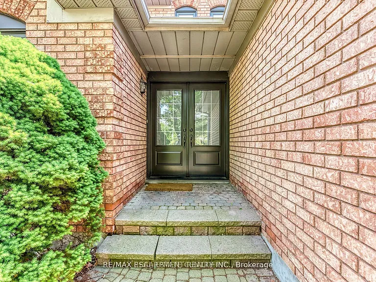 1239 White Ln — Photo 2