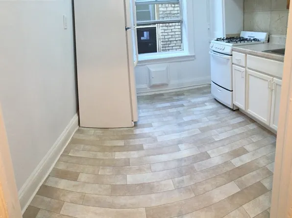 25-60 33rd Street image 1 of 10