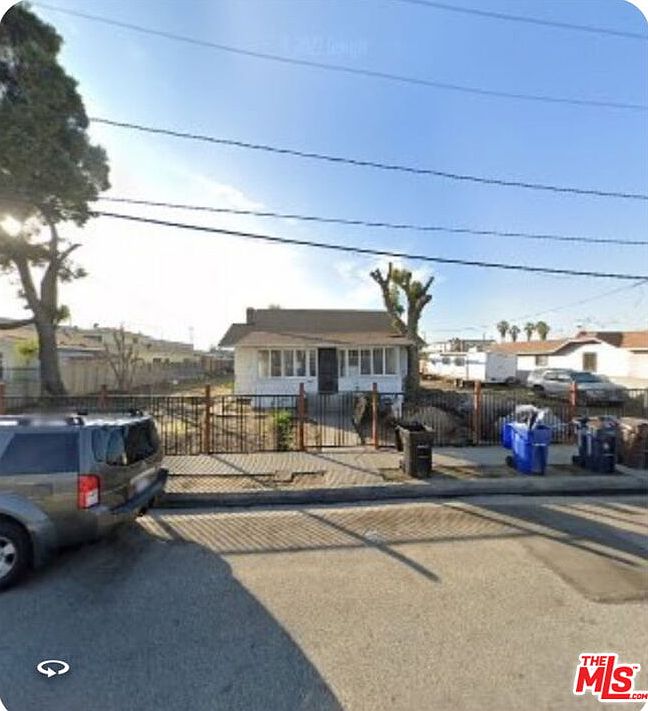 1st image of 11319 Larch Ave