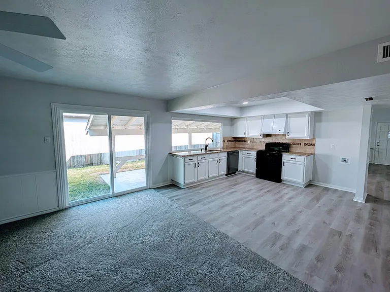 949 Mossvine Dr — Photo 11