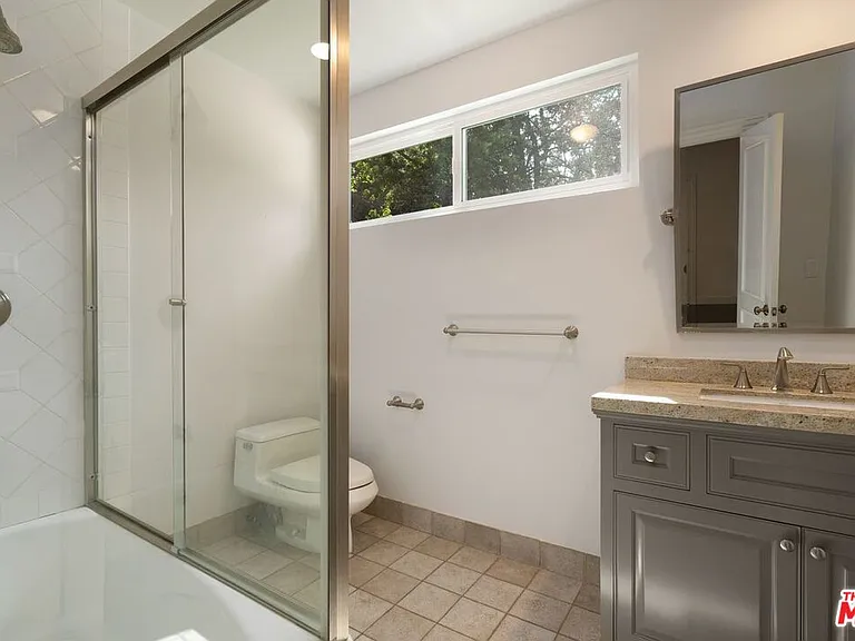 519 N Rexford Dr — Photo 21