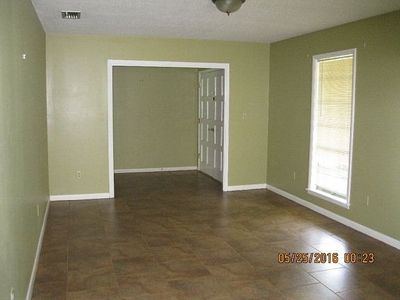 4th image of 403 Central St