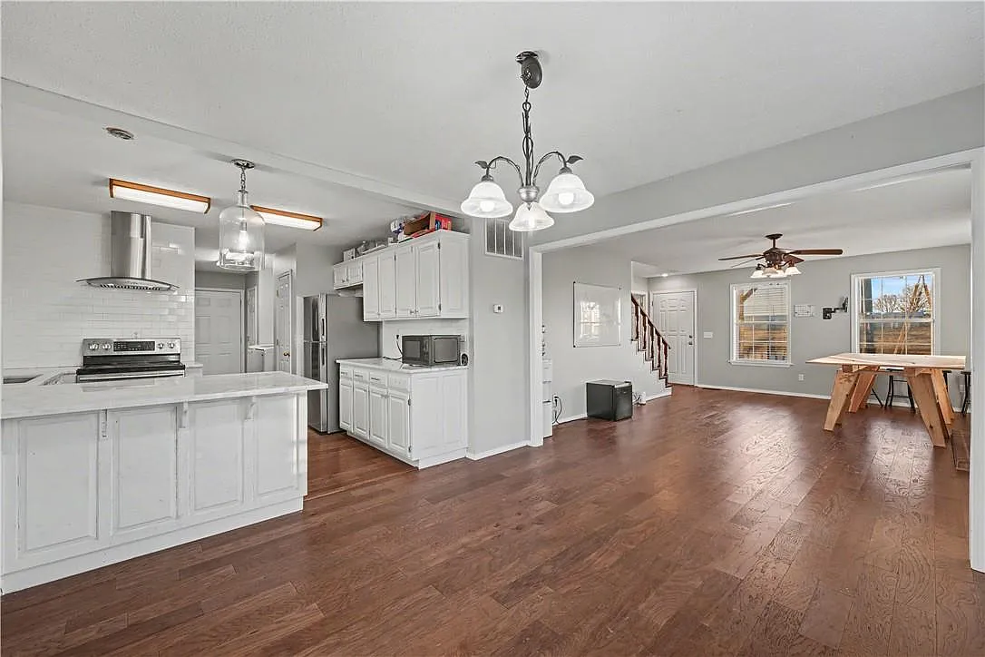 4 bed, 2.5 bath, 2348 sqft, $2,590 — Photo 1