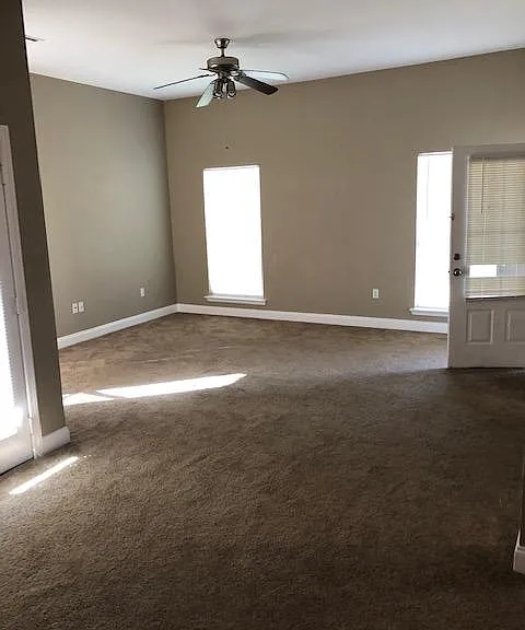 453 Winterhaven Dr — Photo 9