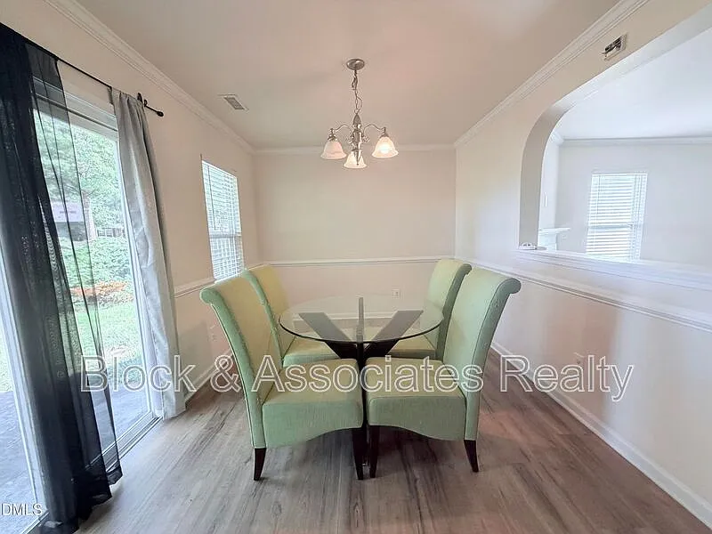 3 bed, 3.0 bath, 1989 sqft, $1,989 — Photo 3