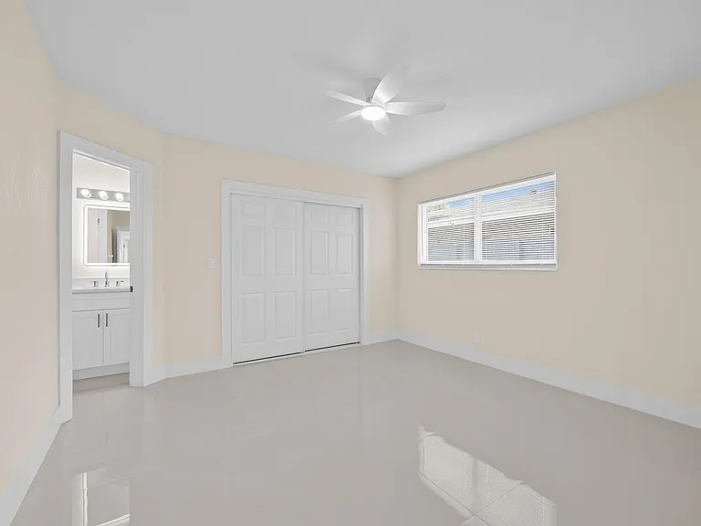 832 NE 12th Ave #1 — Photo 5