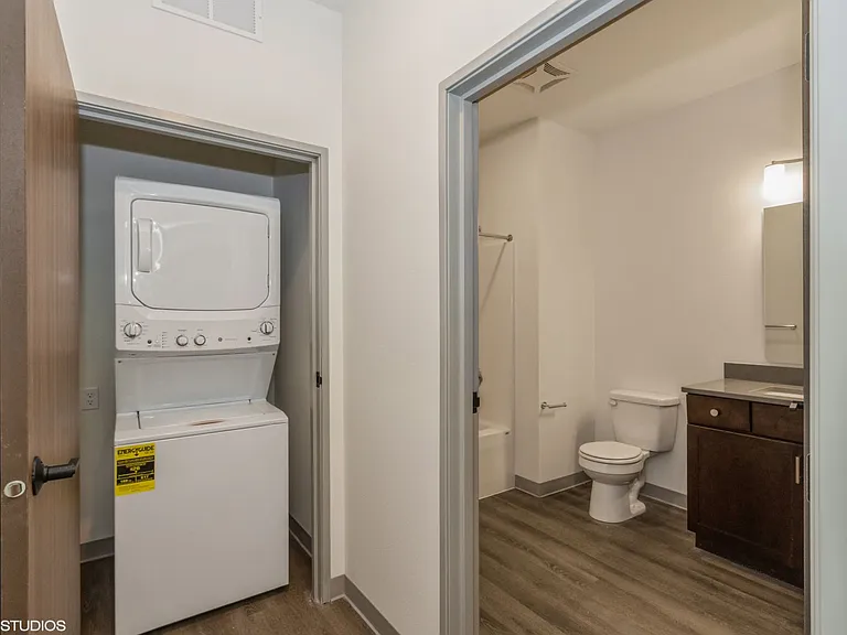 The Leo at the Hub Apartments — Photo 31