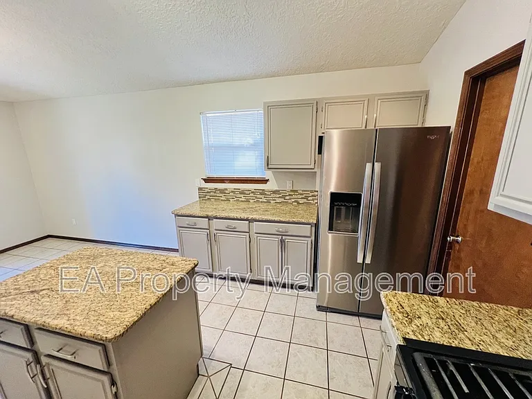 8016 Lynnhaven Pl NW — Photo 8
