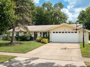 1011 Mercury Dr, Schaumburg, IL 60193