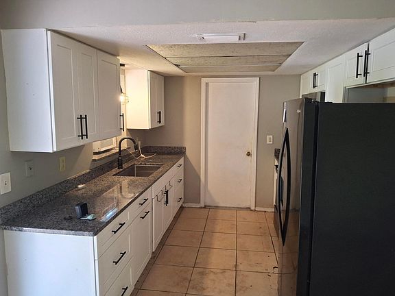 4th image of 267 SW Moselle Avenue