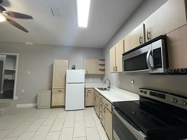704 SW 6th St — Photo 17