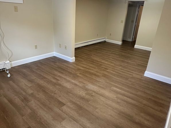 54 Longmeadow Rd, Taunton, MA