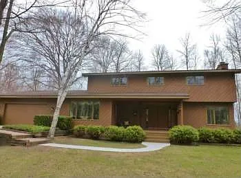 3001 Whitewood Dr photo 1