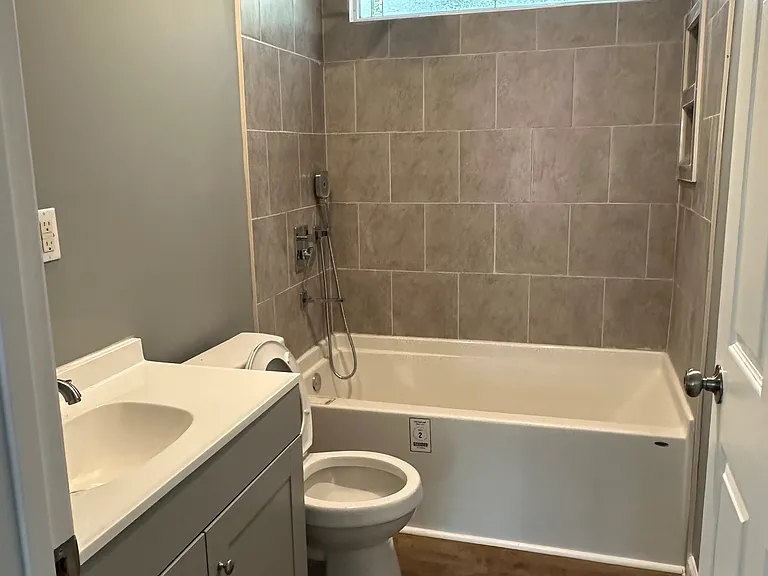 1186 Thorne Ave — Photo 7