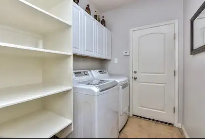323 Sycamore St — Photo 17