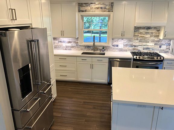 Fully upgraded kitchen with all appliances included.