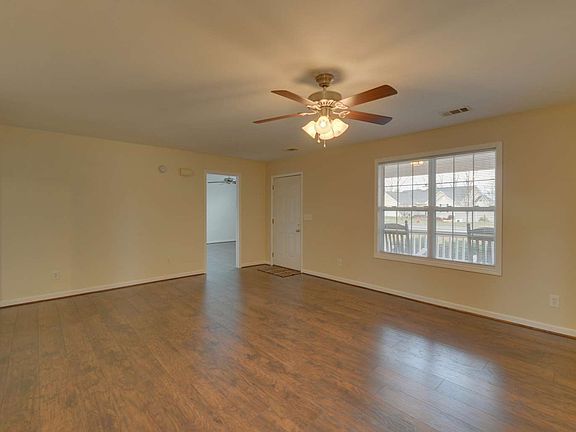 4th image of 84 Birchwood Dr