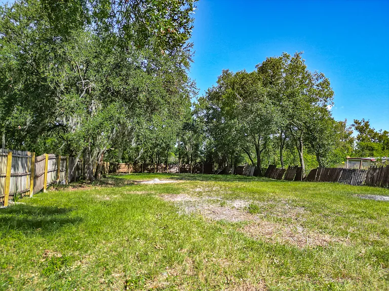 6920 Delano Ave — Photo 32