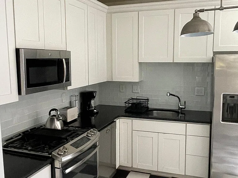 1519 W 14th St #7 — Photo 11