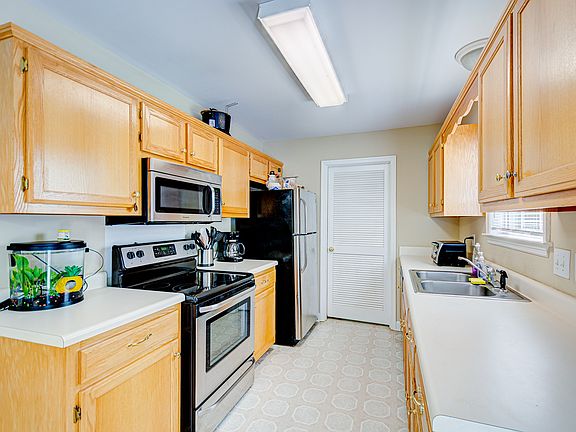 5th image of 2877 Sutherland Dr