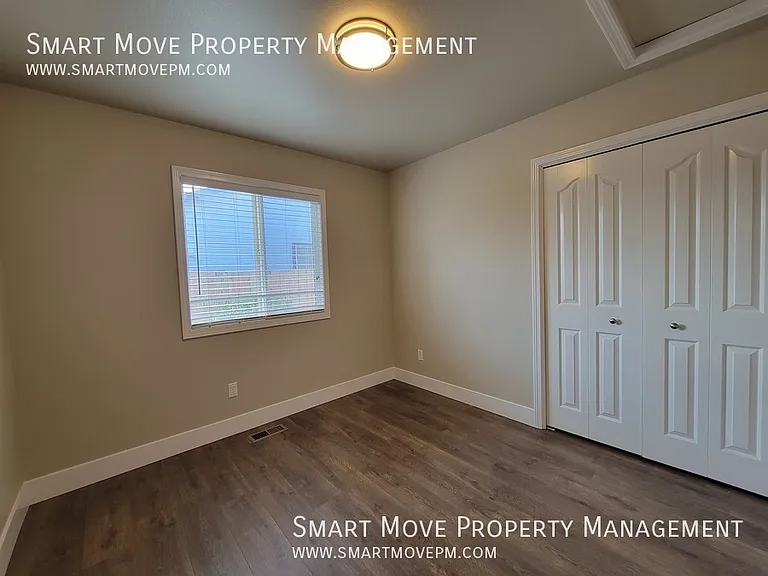 1067 N Crestley Ave — Photo 18