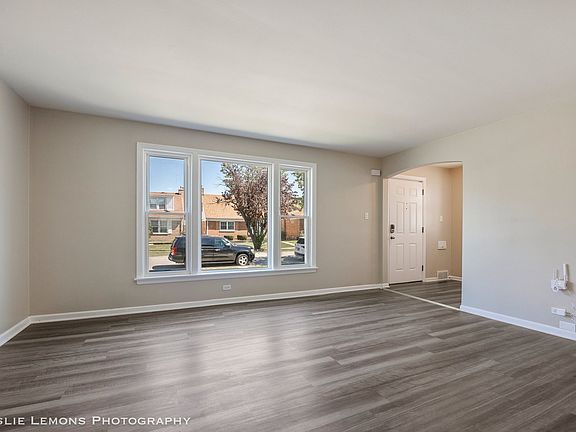 4th image of 712 Newcastle Ave