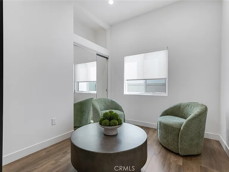 6208 Beeman Ave — Photo 17