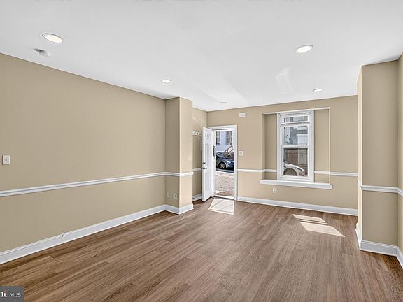 5th image of 112 Hermit St
