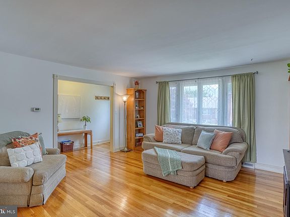 4th image of 2307 Frann Dr