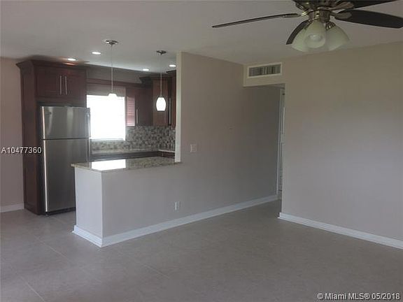 3rd image of 140 Tuscany Ln Unit B