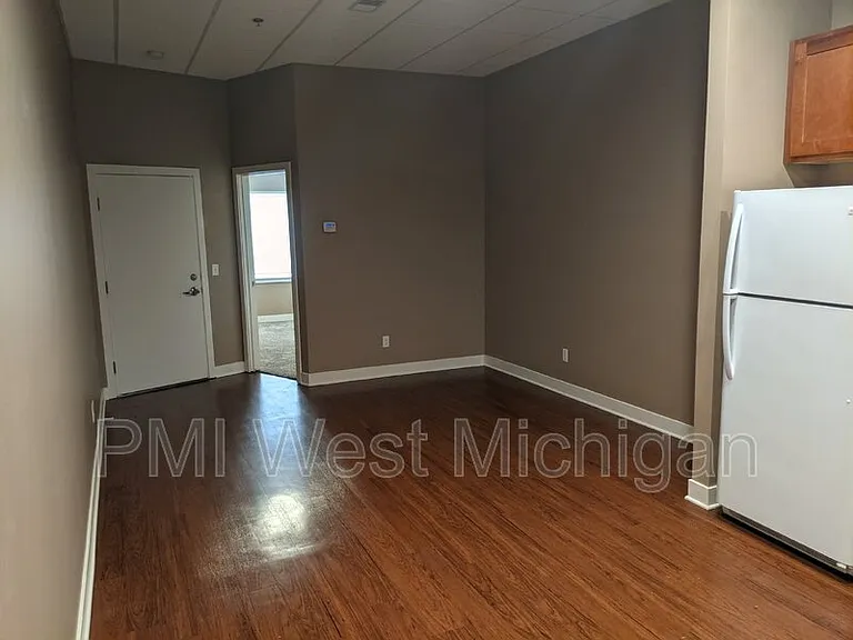 620 S Broadway St #4 — Photo 5