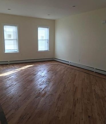5th image of 843 Nd E 220th St