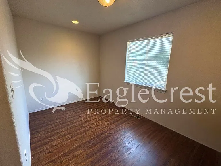 216 N Park St — Photo 33