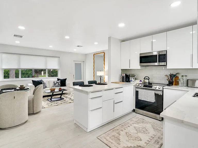 340 Summa St — Photo 5