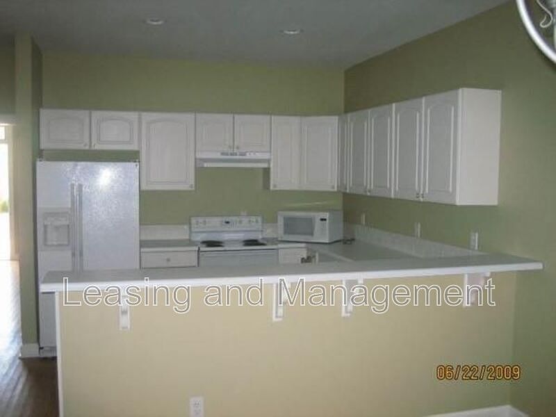 2nd image of 16 Radcliffe Pl