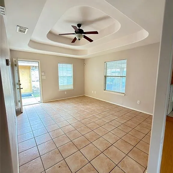 1804 S Linden St — Photo 6