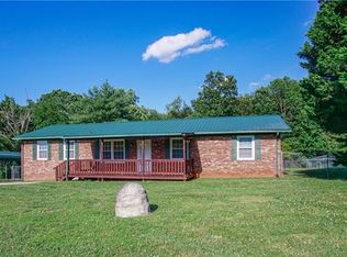 2325 6th St SE, Hickory, NC 28602